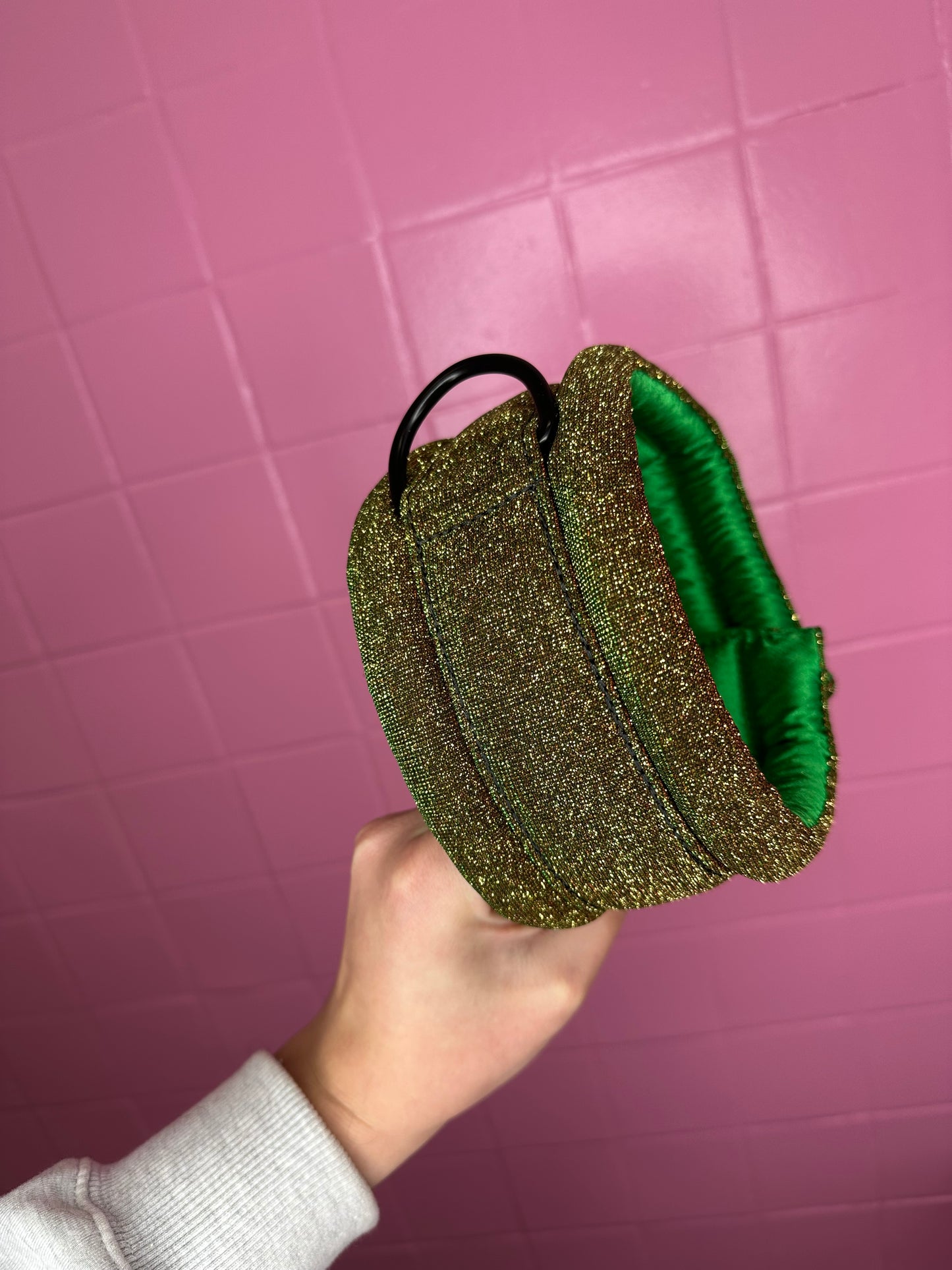 Standard Fluffy Magnetic Collar Queen