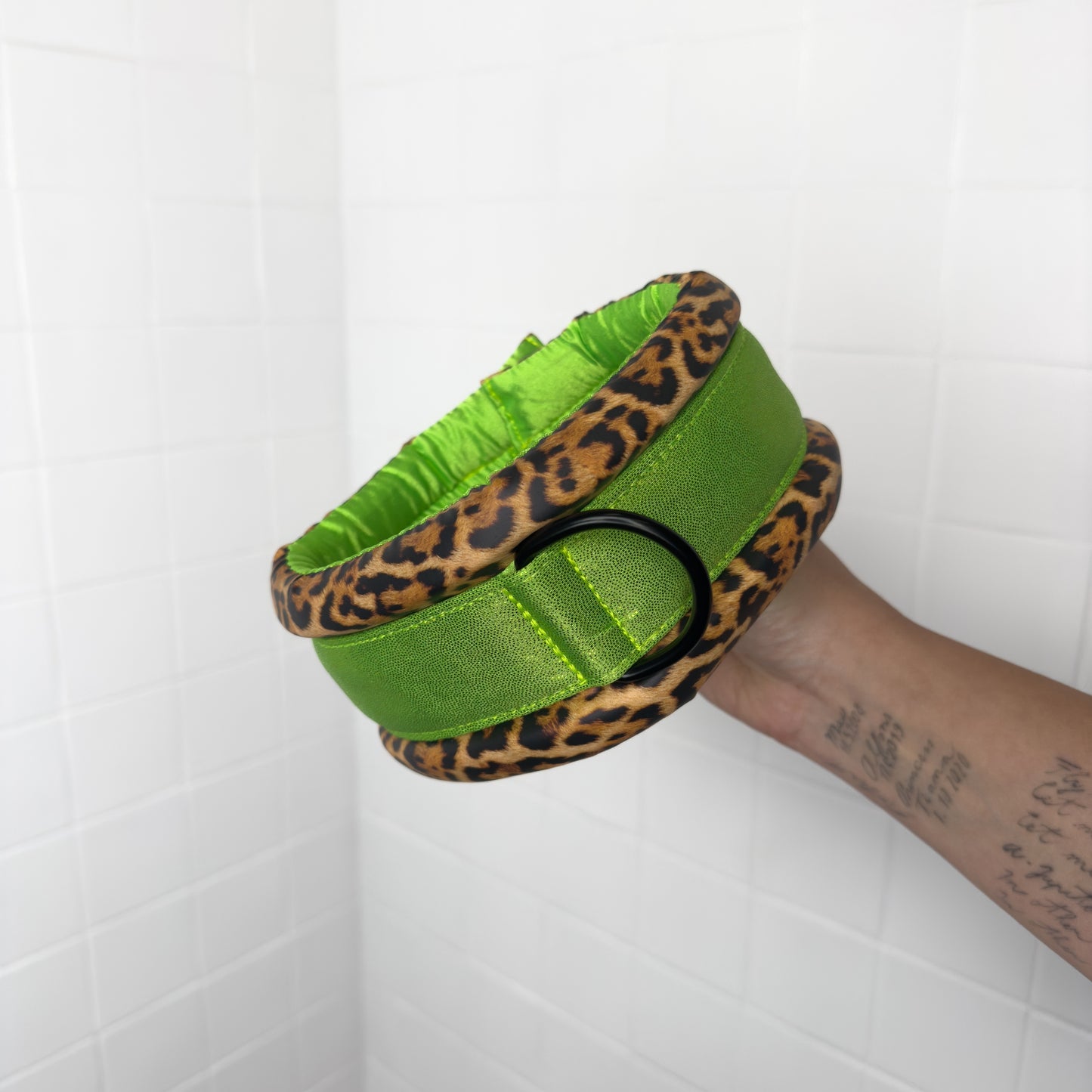 Collar + Leg Protectors Set: Standard Fluffy Magnetic Collar & Set of 4 Leg Protectors Neon Lime Leopard