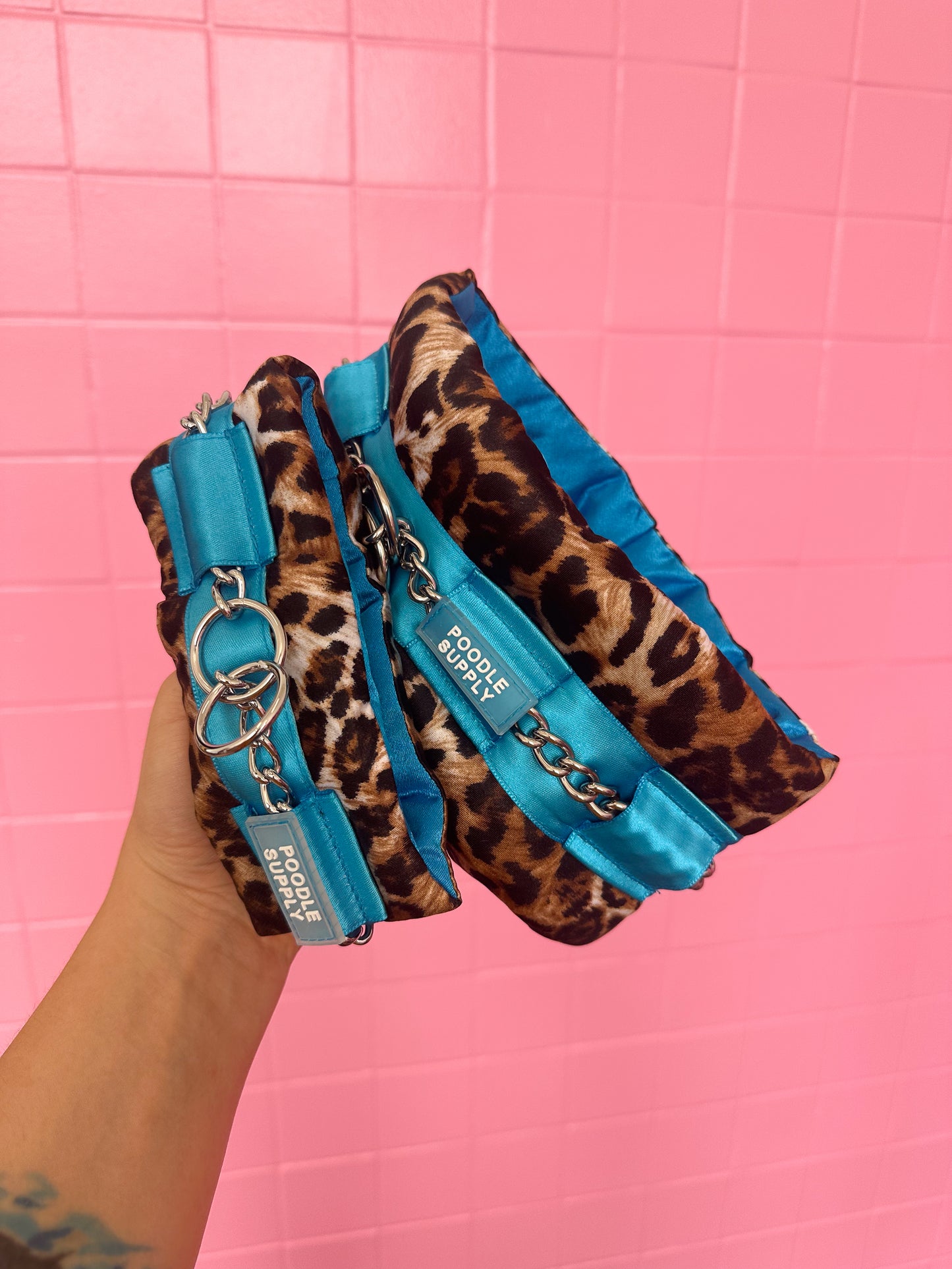 Fluffy Chain Collar Leopard with Blue