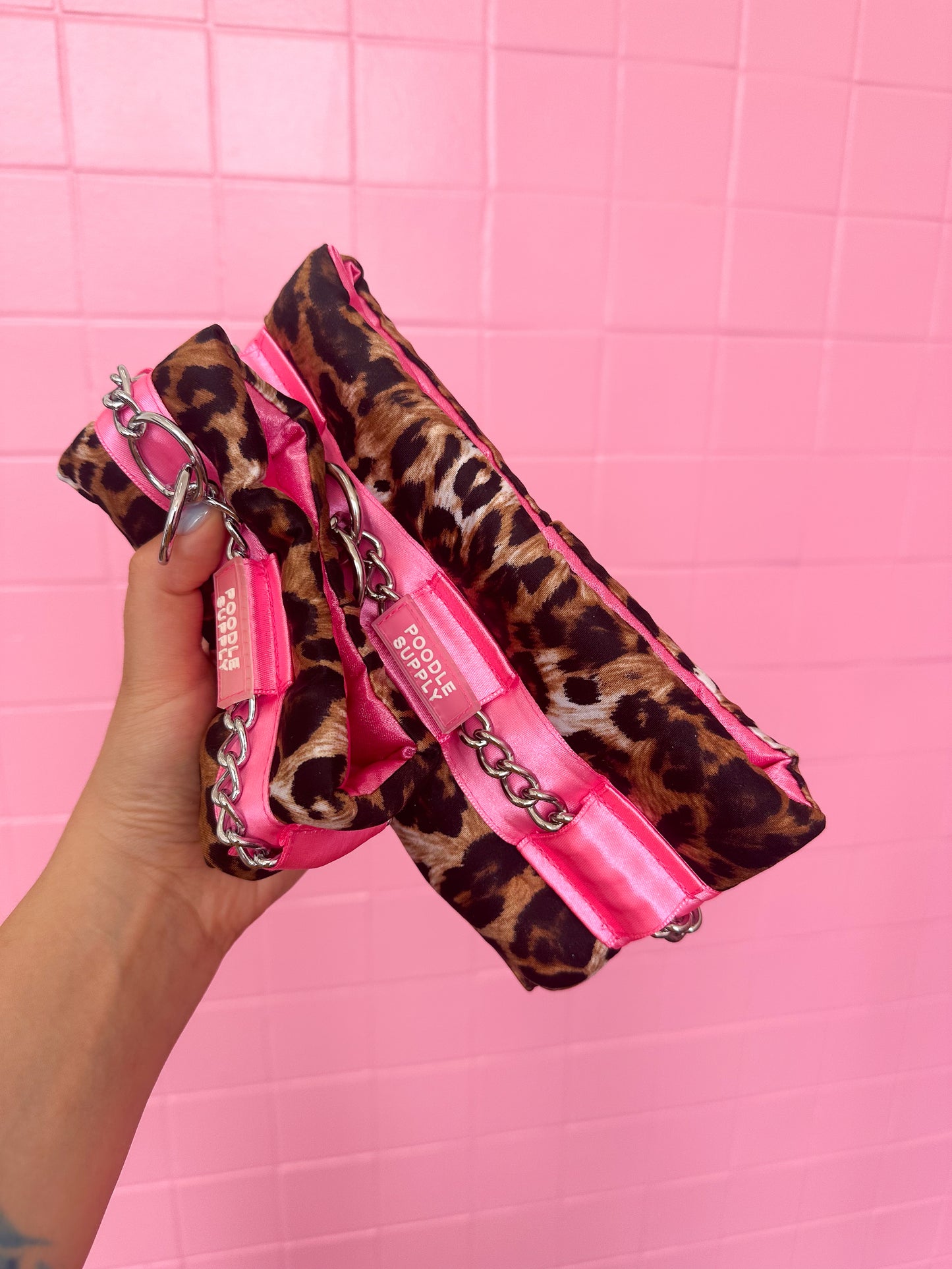 Fluffy Chain Collar Leopard with Pink