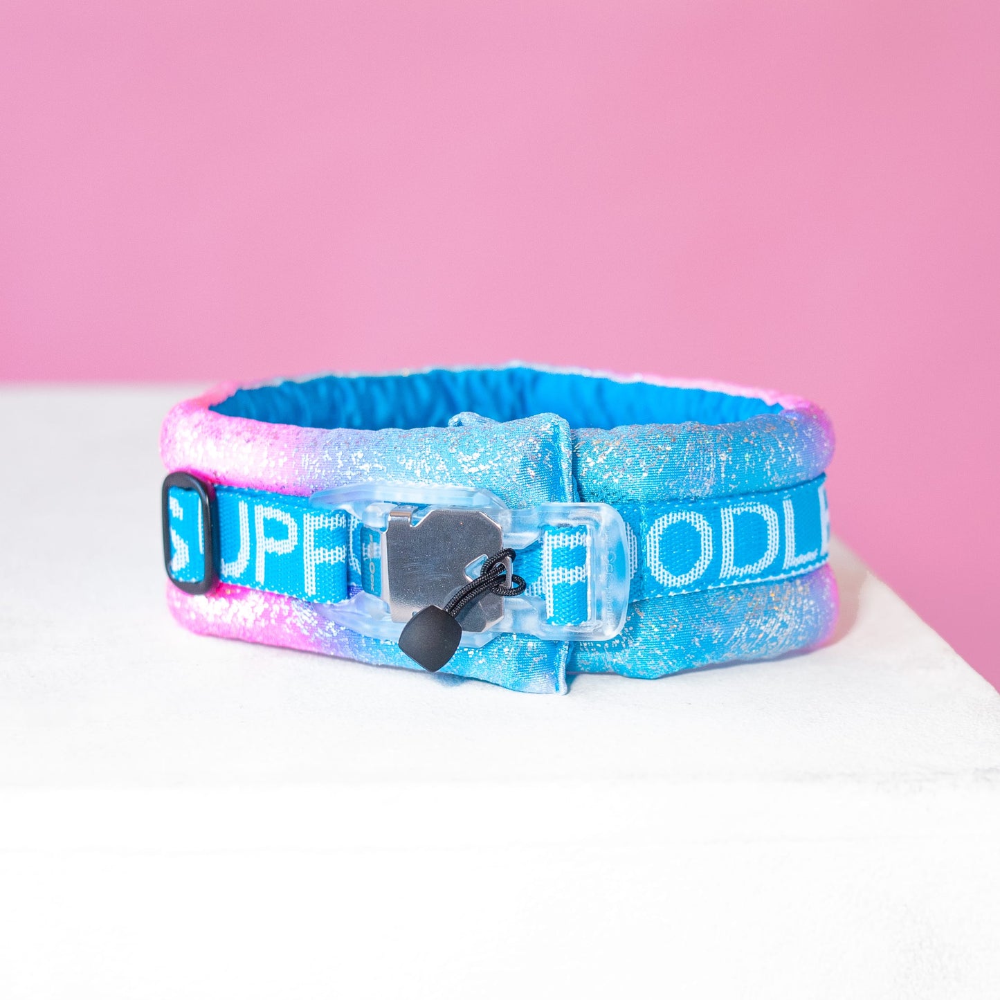 Poodle Mania Fluffy Magnetic Collar Pink/Blue Glossy Rainbow Blue