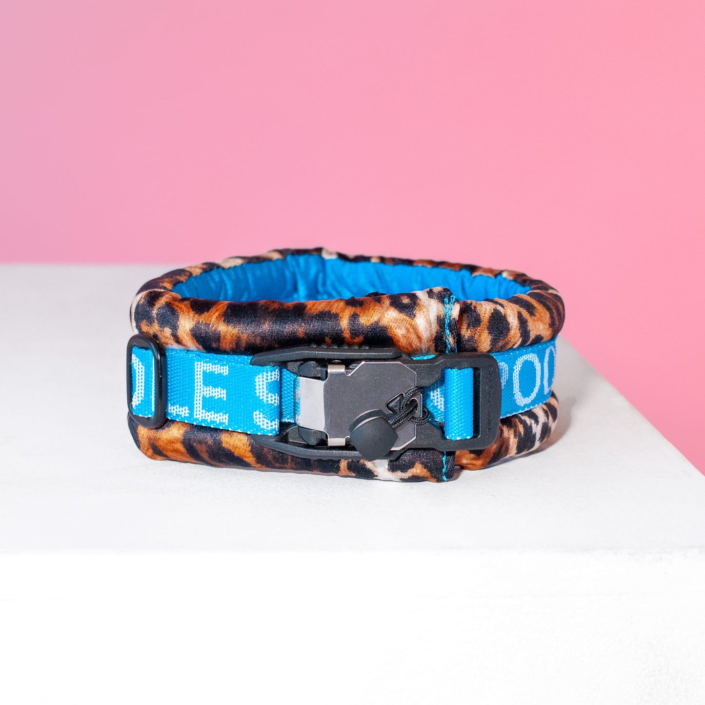 Poodle Mania Fluffy Magnetic Collar Blue Leopard