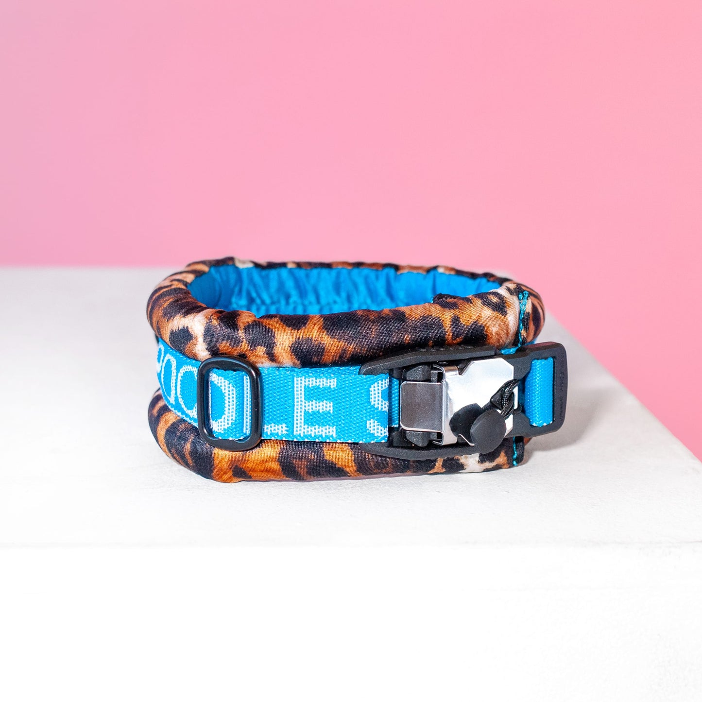 Poodle Mania Fluffy Magnetic Collar Blue Leopard