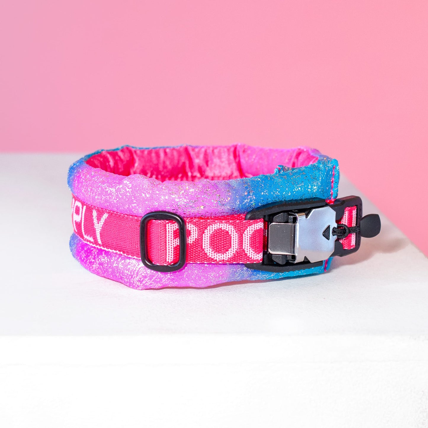 Poodle Mania Fluffy Magnetic Collar Pink/Blue Glossy Rainbow Pink