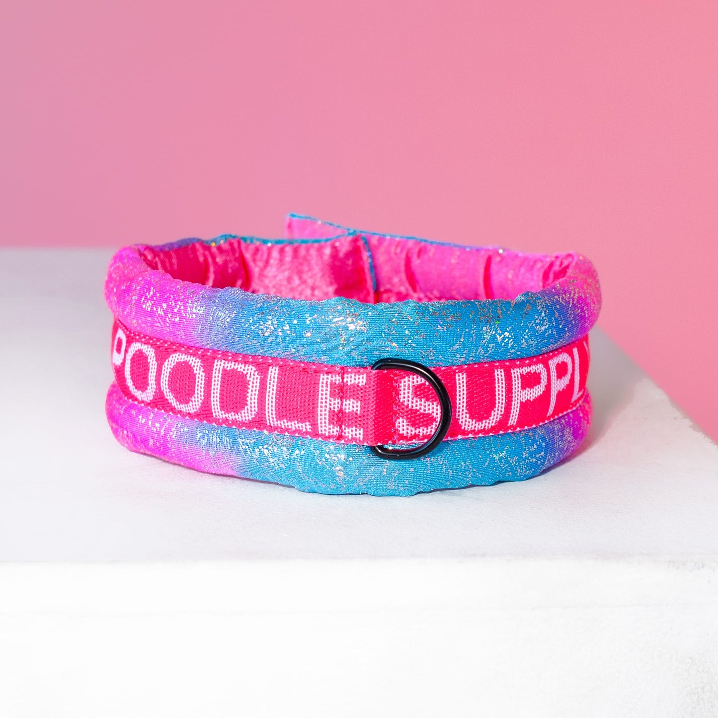 Poodle Mania Fluffy Magnetic Collar Pink/Blue Glossy Rainbow Pink