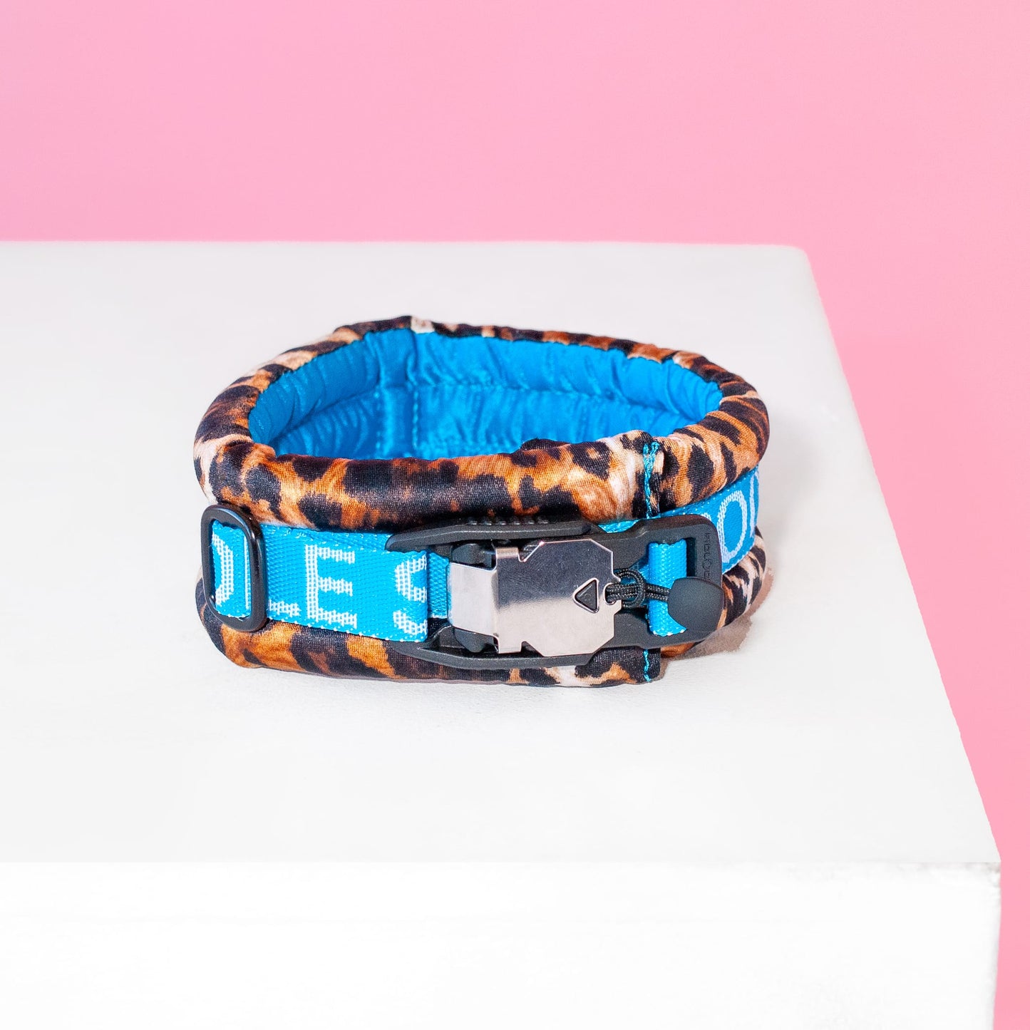 Poodle Mania Fluffy Magnetic Collar Blue Leopard