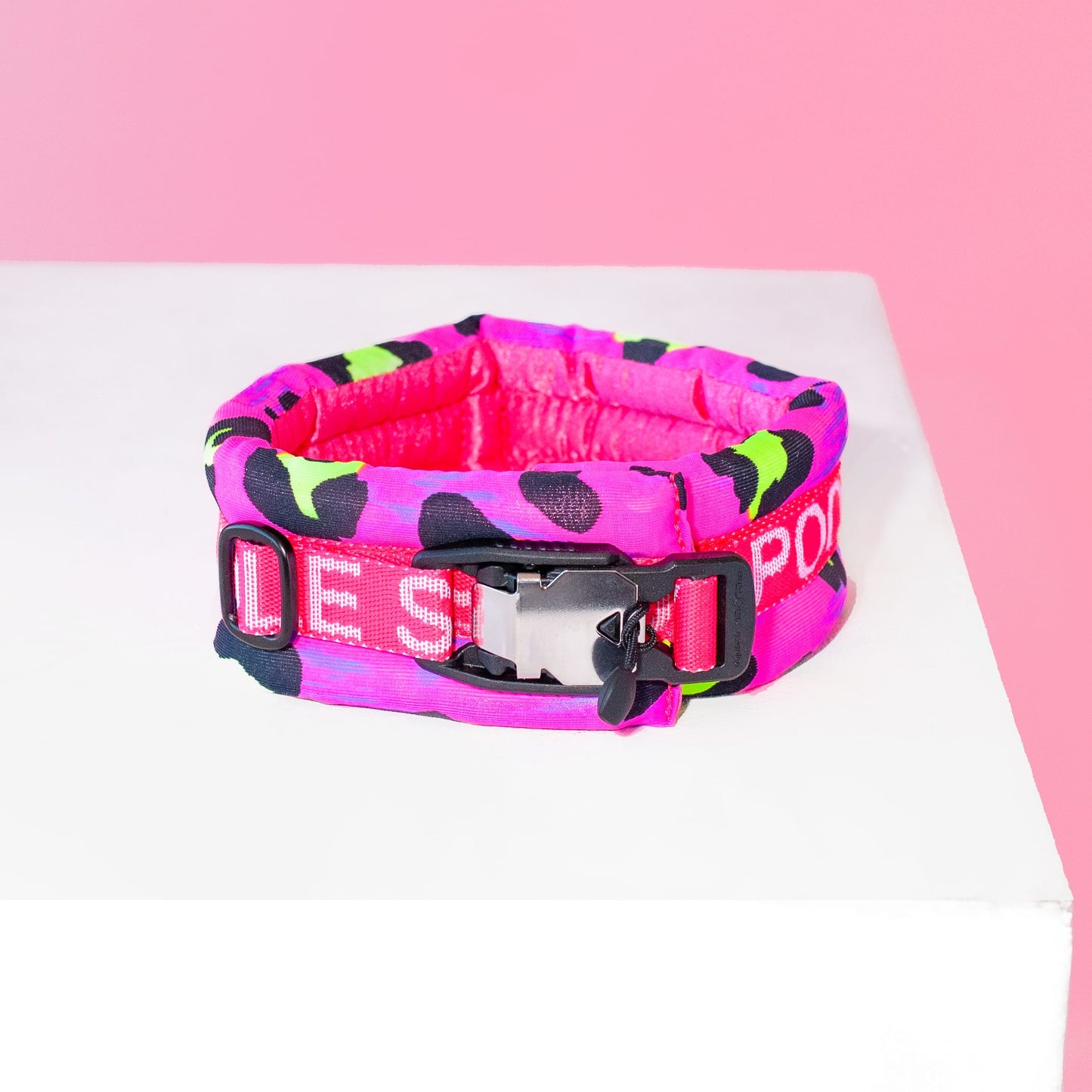 Poodle Mania Fluffy Magnetic Collar Pink Cheetah