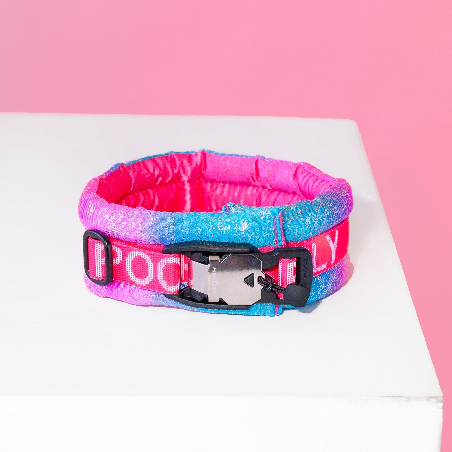 Poodle Mania Fluffy Magnetic Collar Pink/Blue Glossy Rainbow Pink