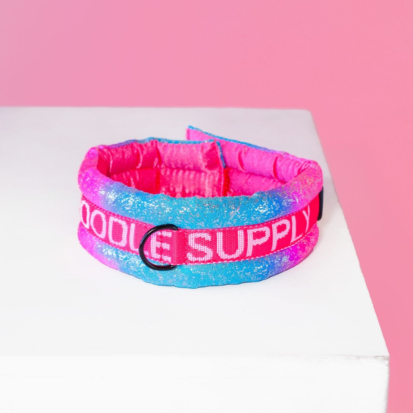Poodle Mania Fluffy Magnetic Collar Pink/Blue Glossy Rainbow Pink