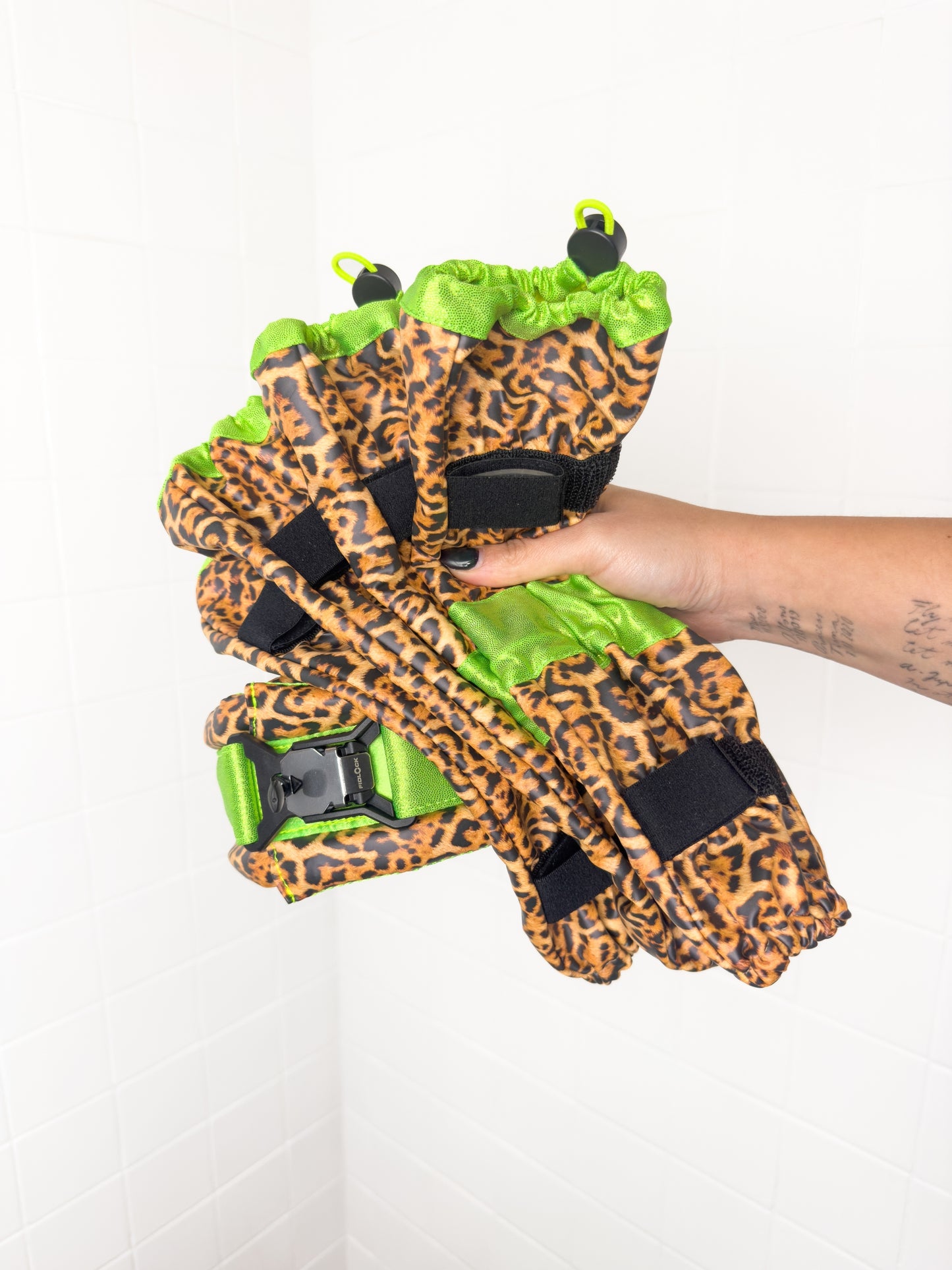 Collar + Leg Protectors Set: Standard Fluffy Magnetic Collar & Set of 4 Leg Protectors Neon Lime Leopard