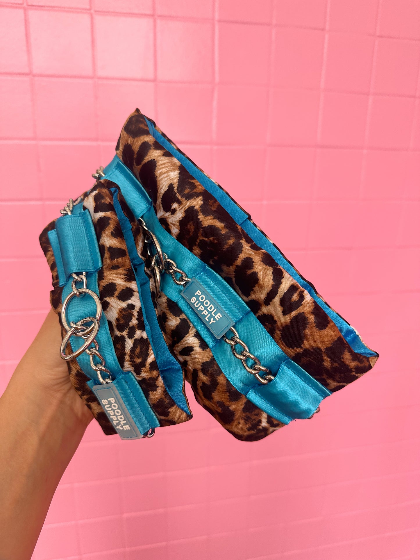 Fluffy Chain Collar Leopard with Blue