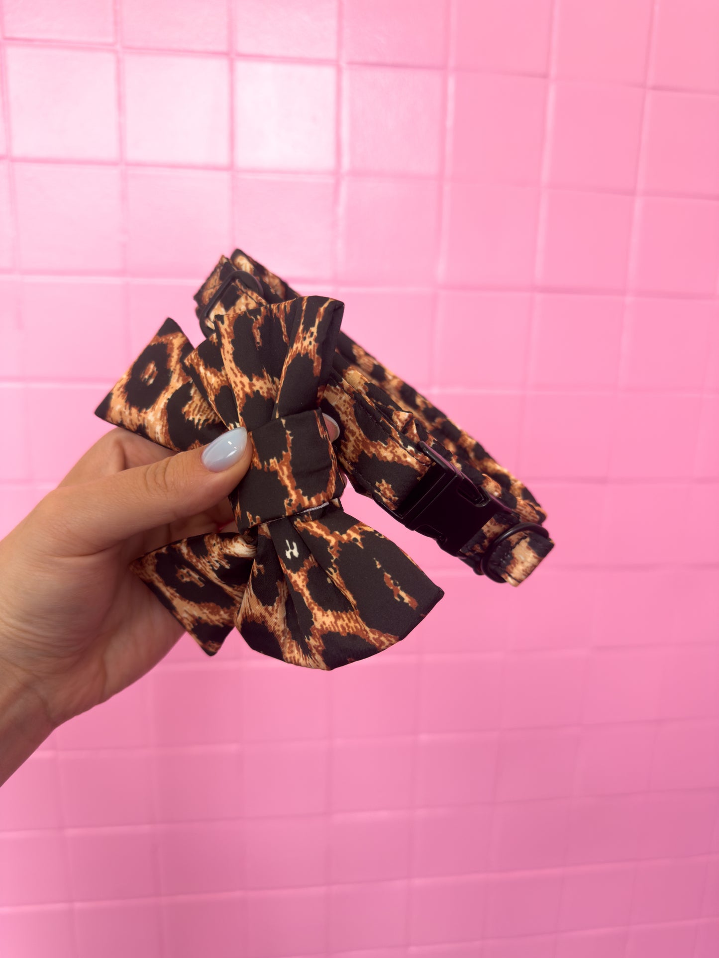 Fluffy Buckle Collar Leopard Supply w/ Removable Bow