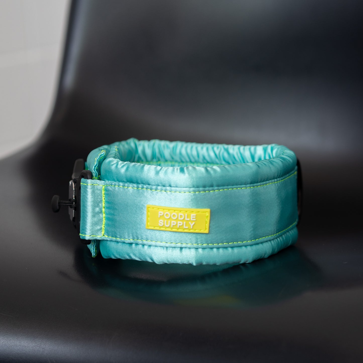 Standard Candy Satin Fluffy Magnetic Collar ® Zesty Mint