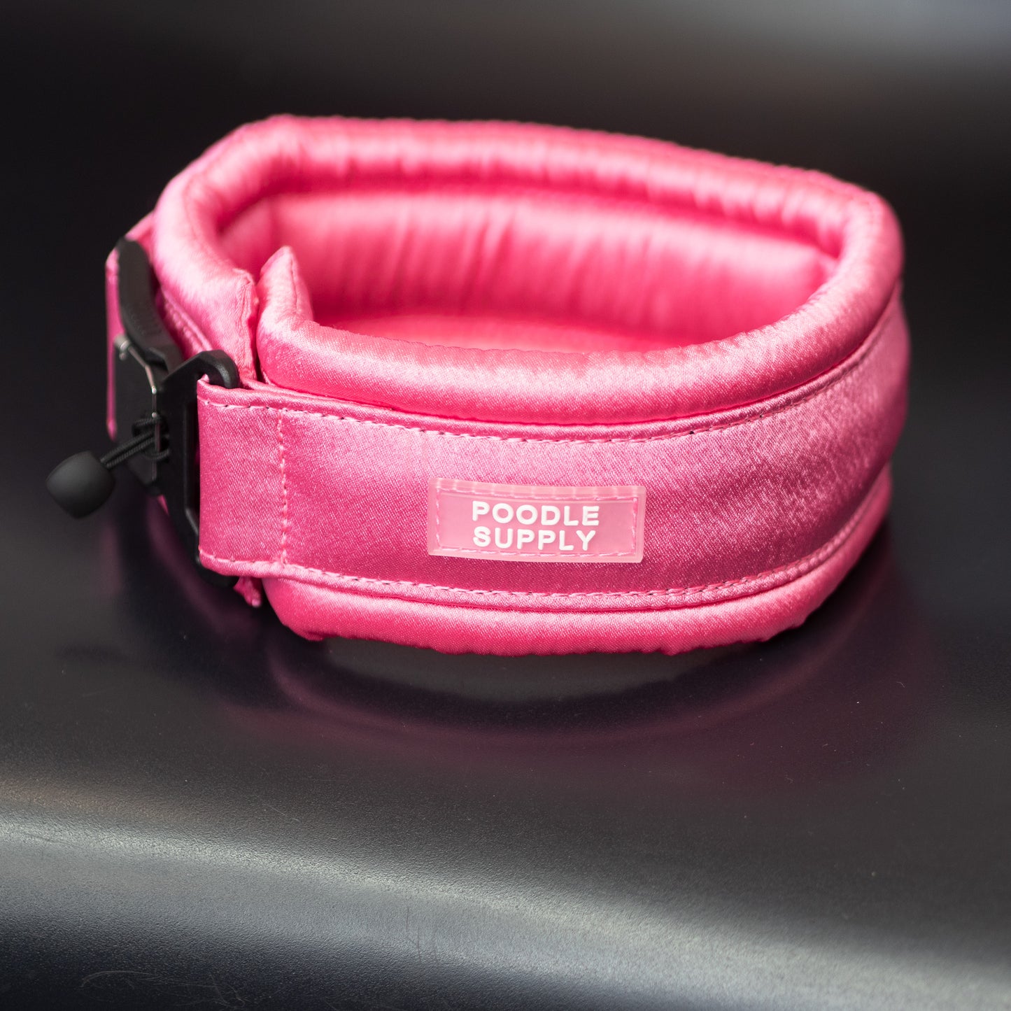 Standard Candy Satin Fluffy Magnetic Collar ® Raspberry Rush