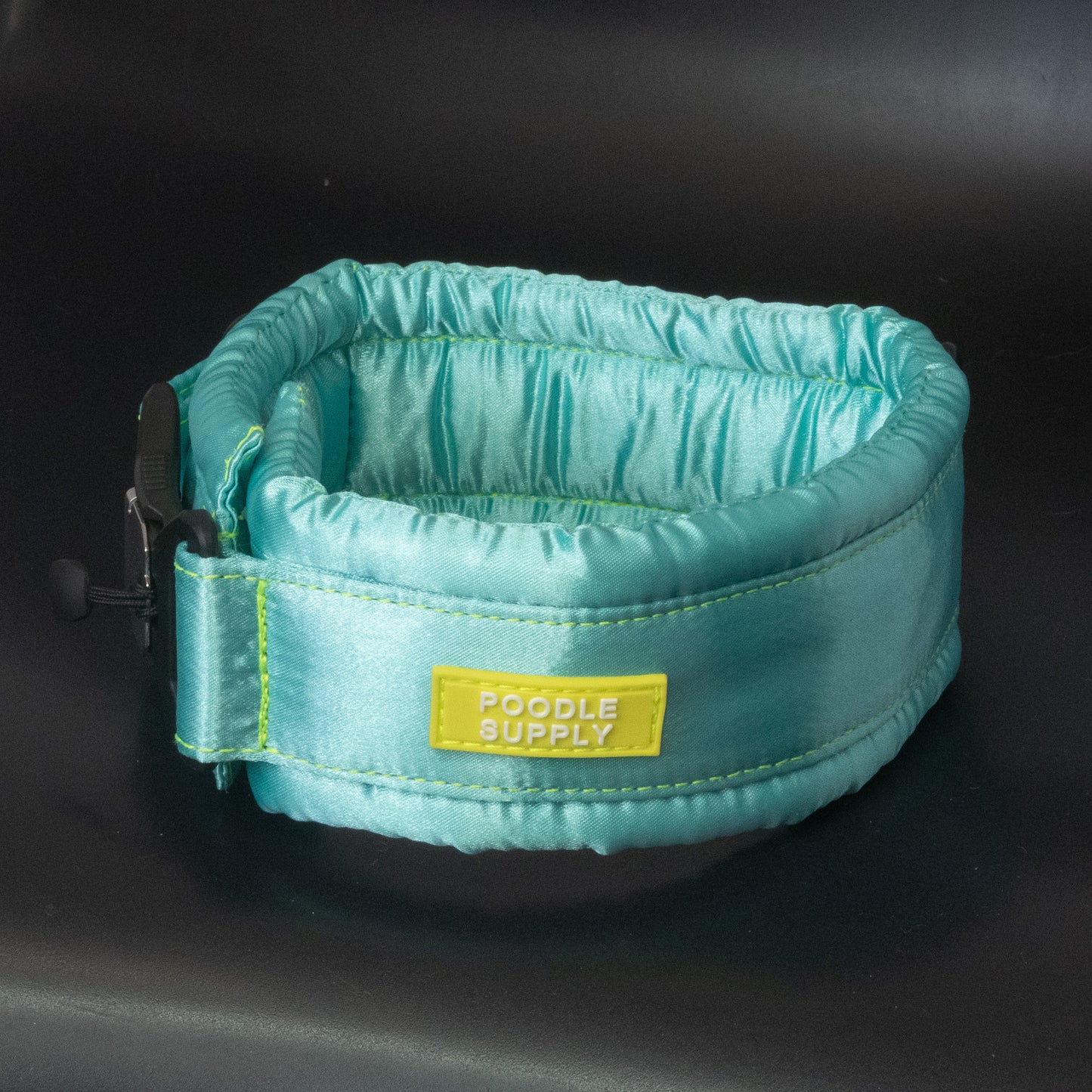 Standard Candy Satin Fluffy Magnetic Collar ® Zesty Mint