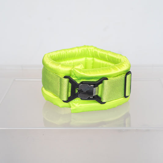 Fluffy Magnetic Collar Satin Neon 36.5-39.5 cm / 10 cm