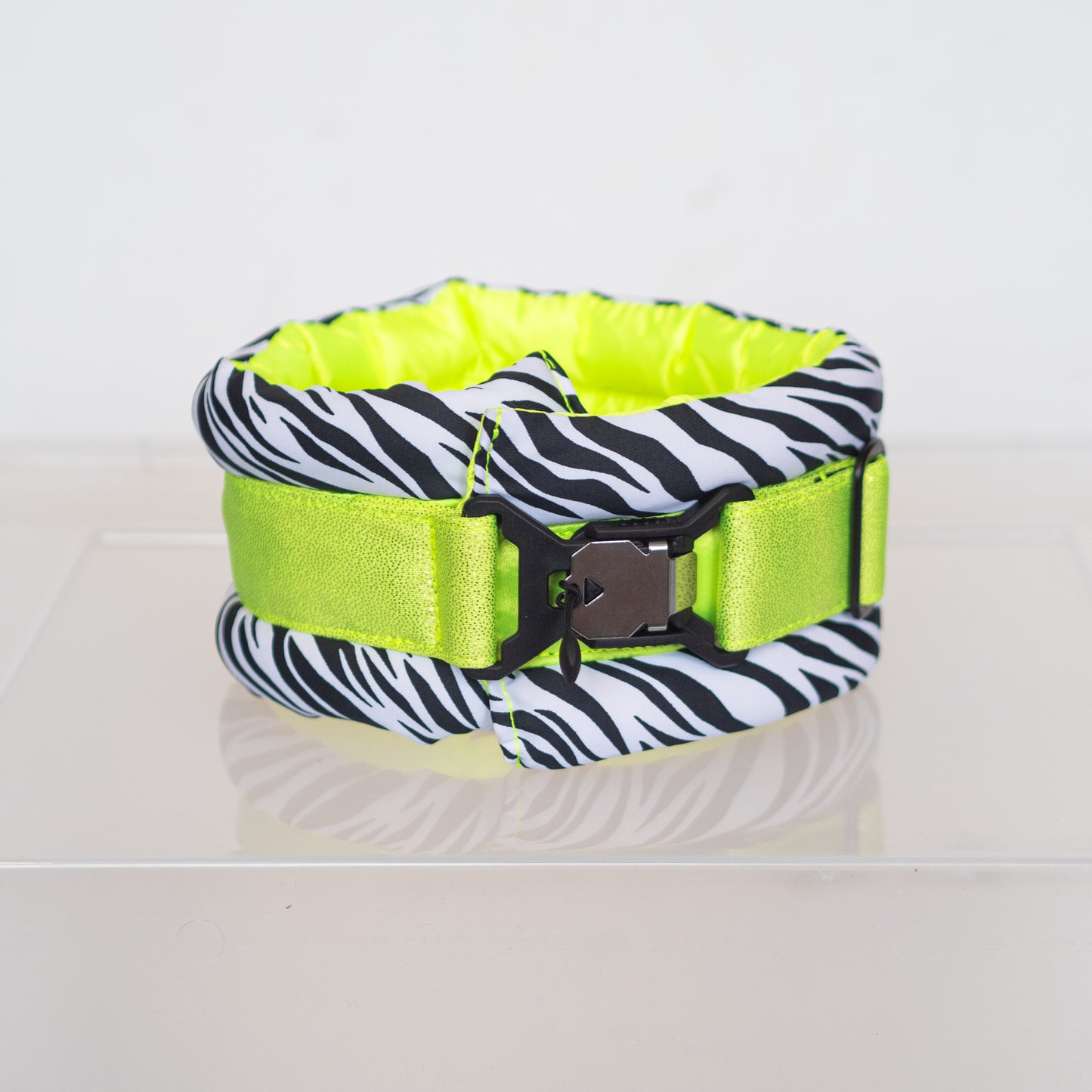 Fluffy Magnetic Collar Neon Zebra 39.5-43 cm / 12 cm