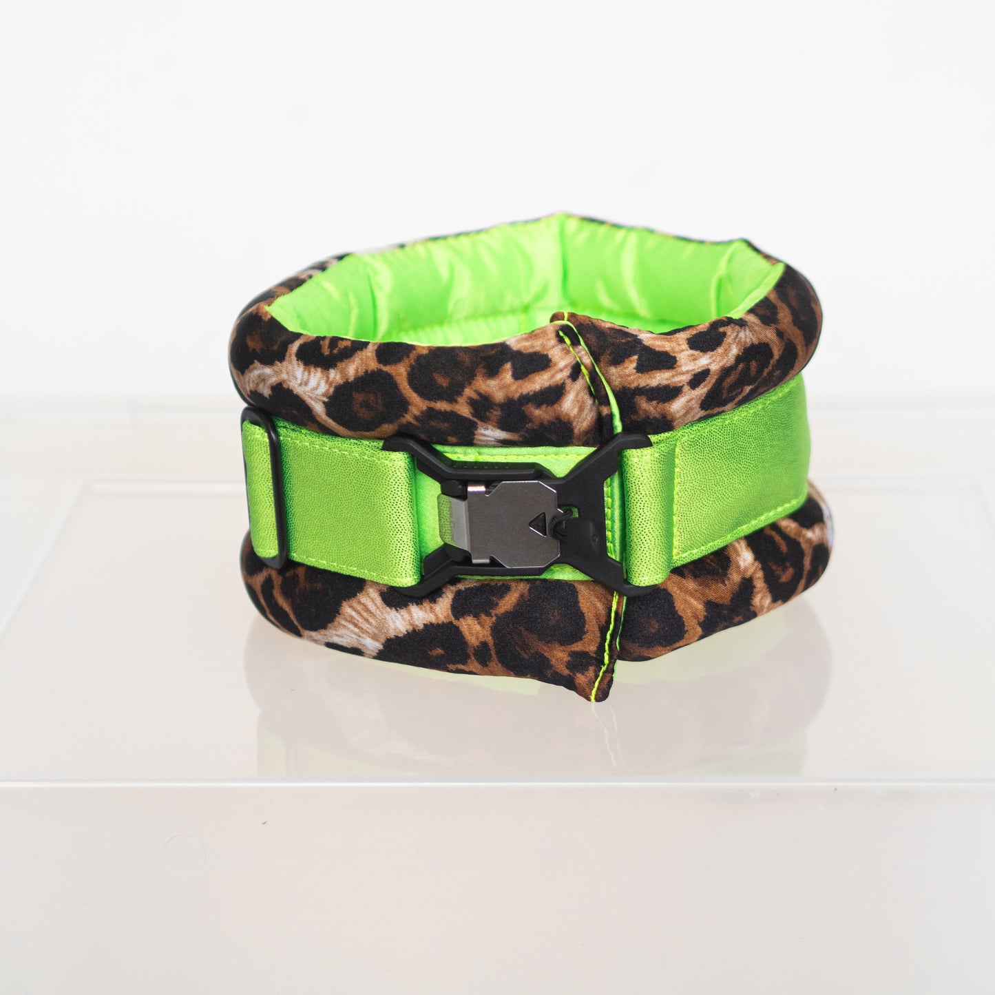 Fluffy Magnetic Collar Lime Leopard 37.5-41 cm / 12 cm