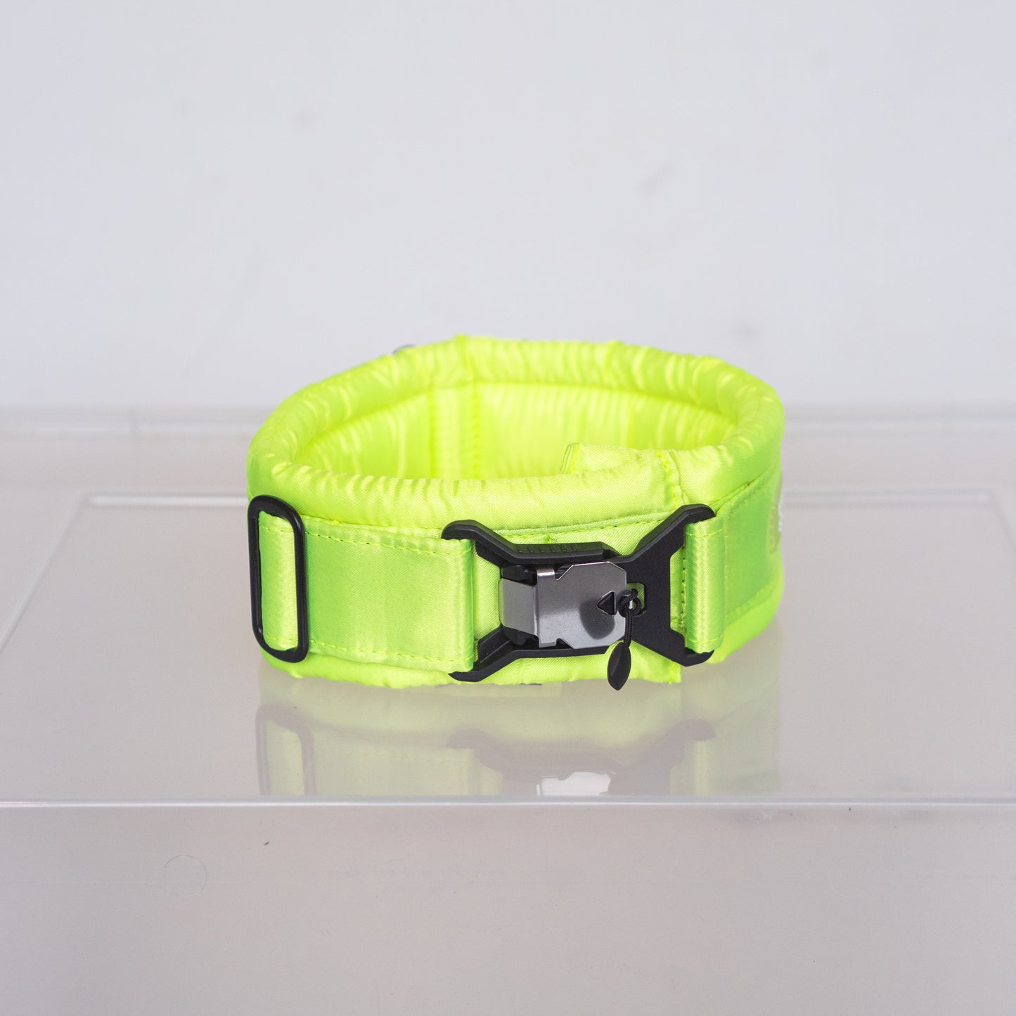 Fluffy Magnetic Collar Satin Neon 36.5-39.5 cm / 8 cm