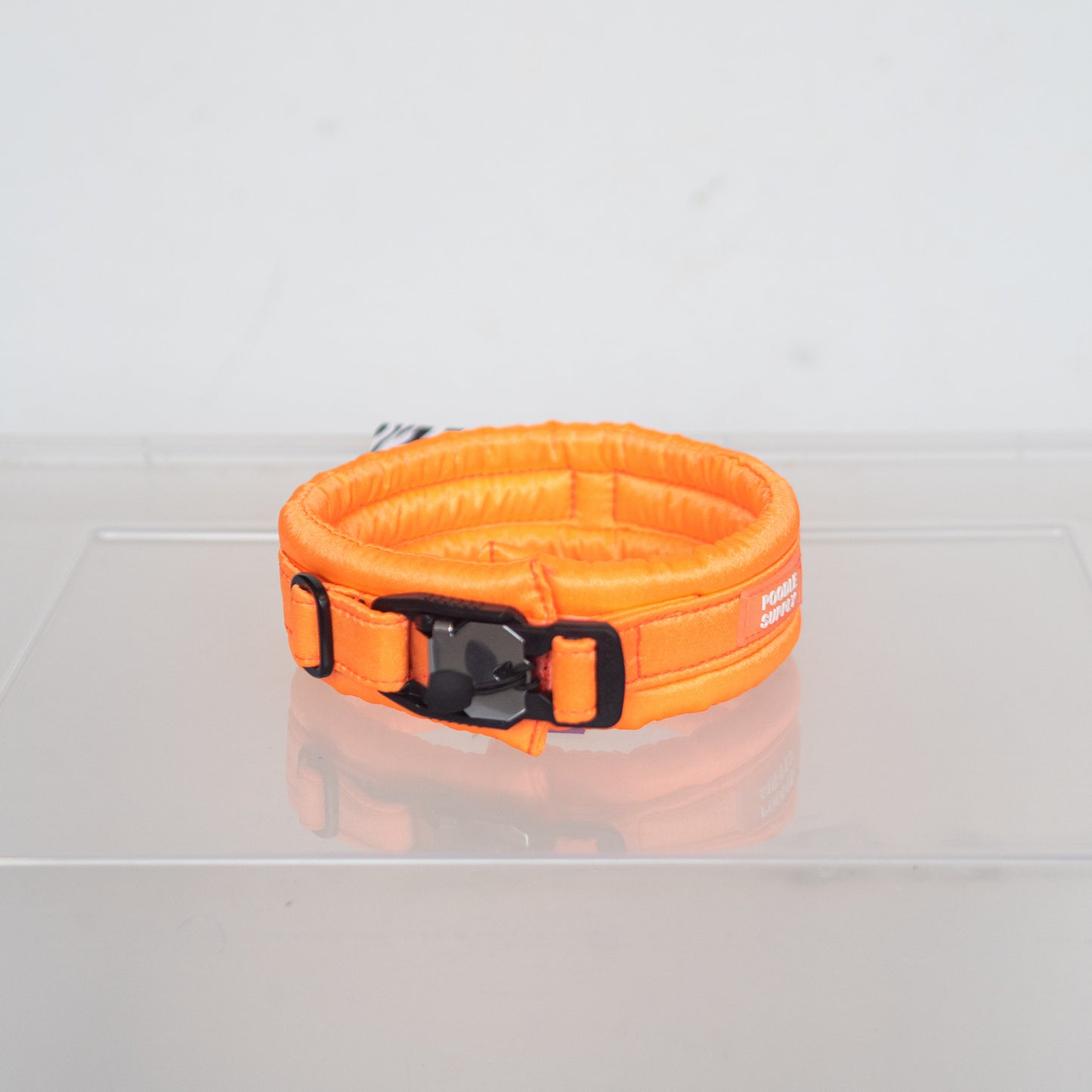 Fluffy Magnetic Collar Full Satin Neon Orange 39-41 cm / 6 cm