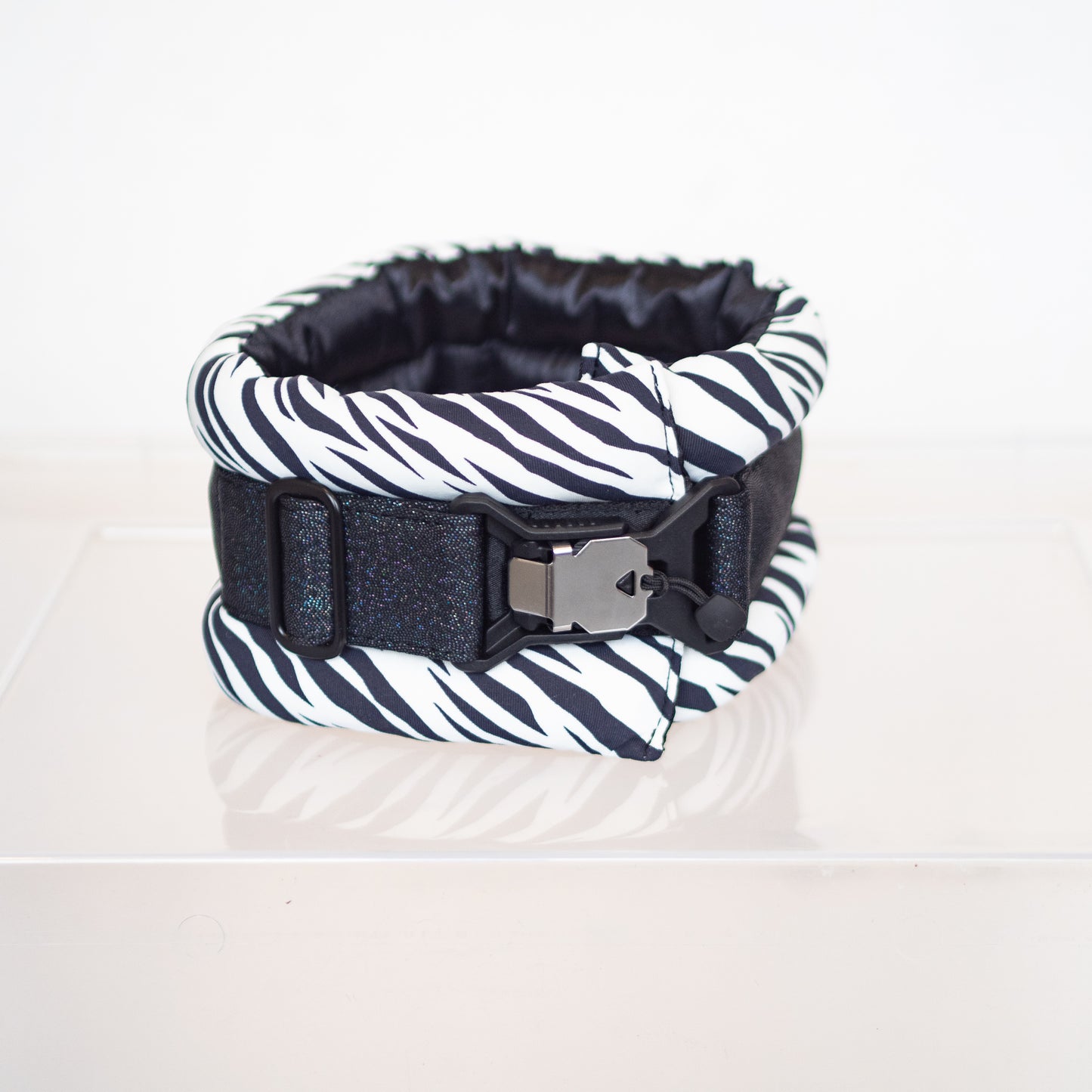 Fluffy Magnetic Collar Black Zebra 39.5-43 cm / 12 cm