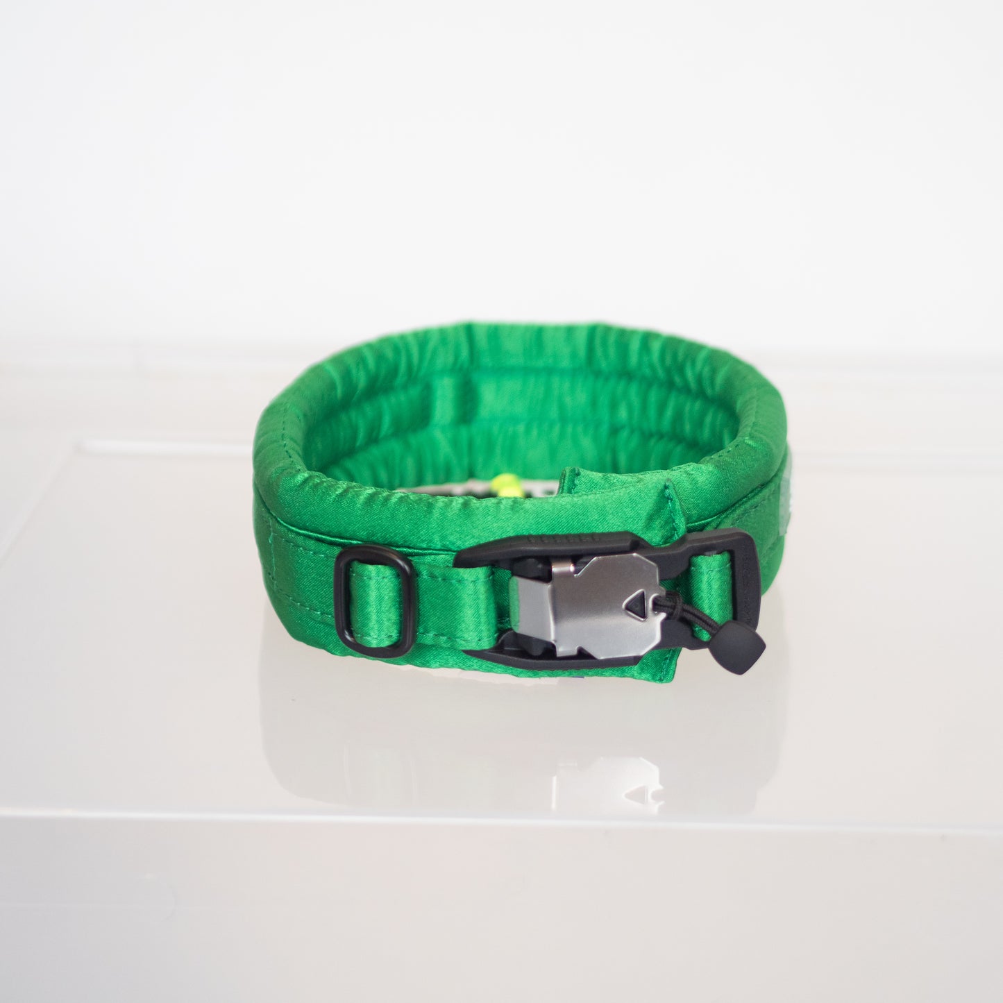 Fluffy Magnetic Collar Full Satin Green 39-41 cm / 6 cm